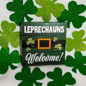 🍀NEW "Leprechauns Welcome" Distressed Wood Home Decor